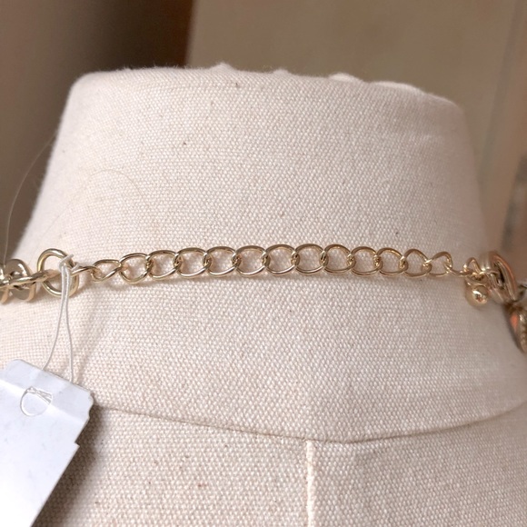 NWT Lucy & Laurel 5 Flower Crystal Embellished Necklace - Picture 10 of 11